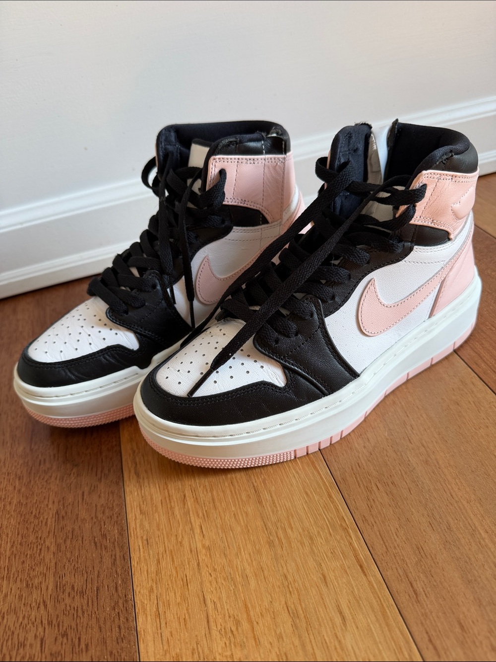 Nike Women’s Air Jordan 1 High Elevate Sneakers Sz8
DN3253-061
